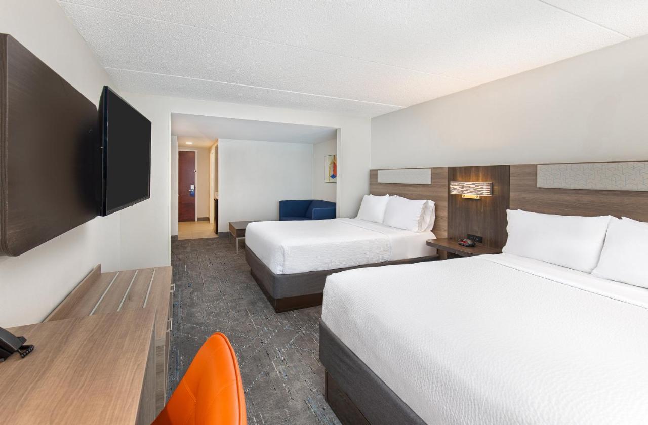 Holiday Inn Express & Suites Columbus At Northlake By Ihg Exterior foto