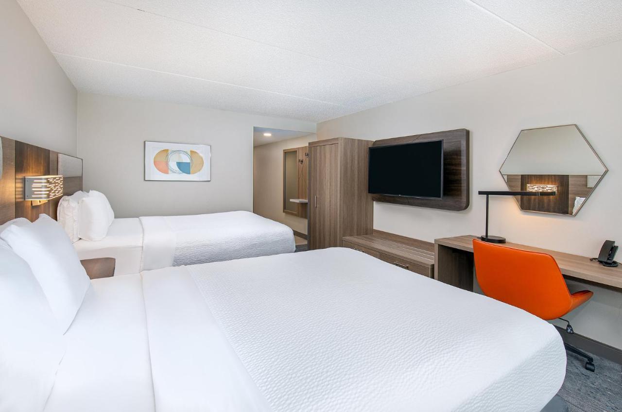 Holiday Inn Express & Suites Columbus At Northlake By Ihg Exterior foto
