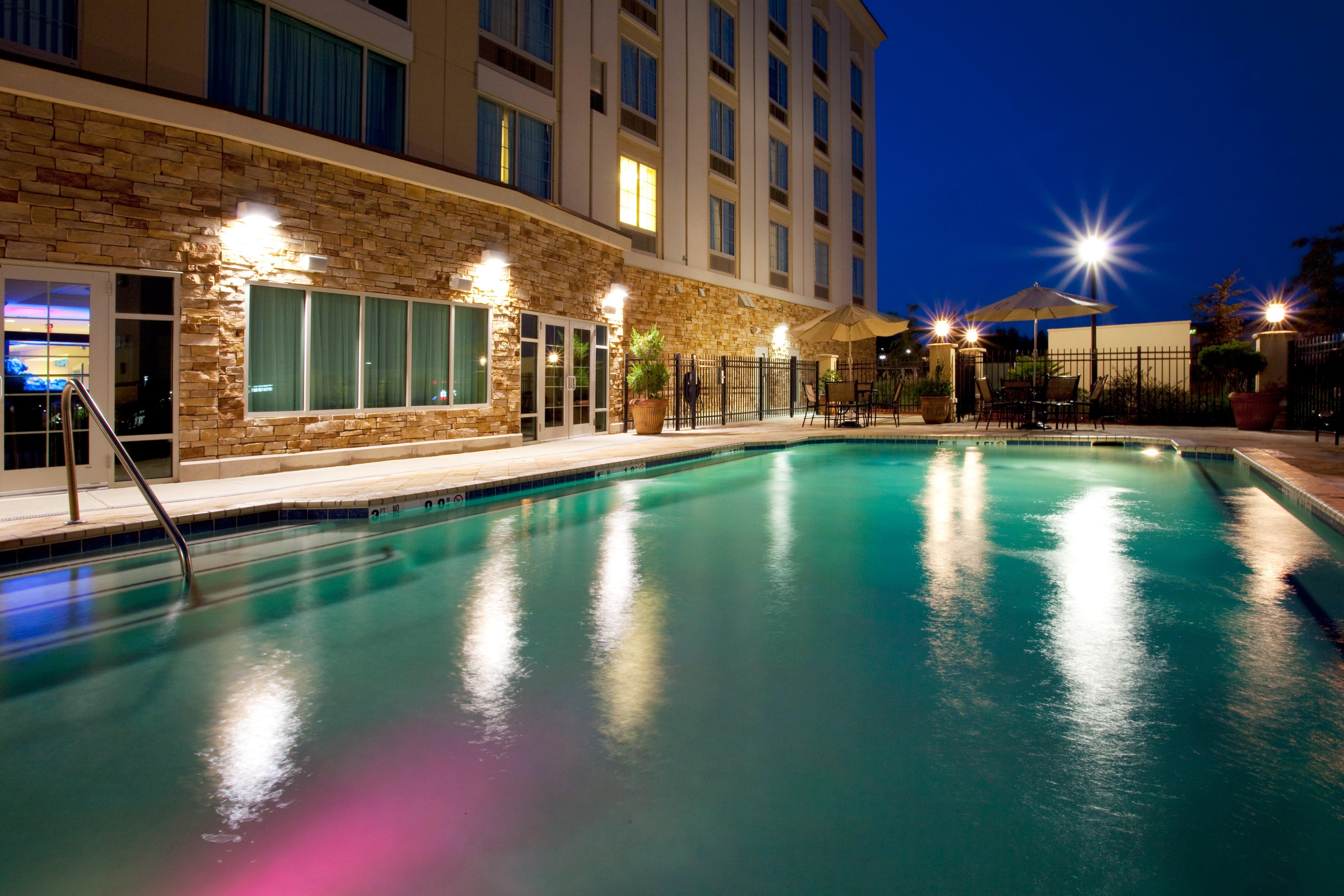 Holiday Inn Express & Suites Columbus At Northlake By Ihg Exterior foto