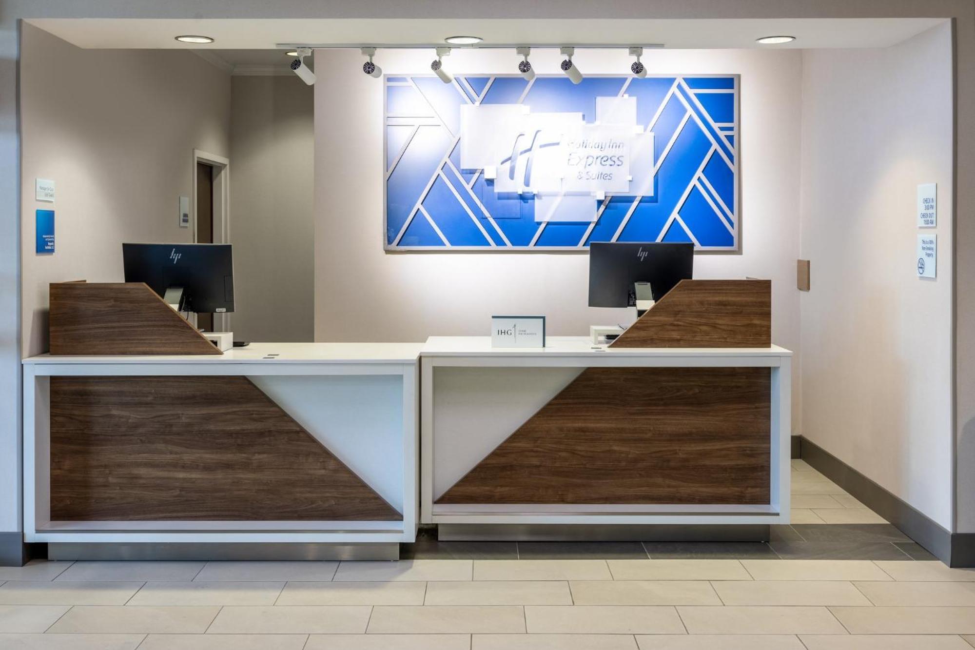 Holiday Inn Express & Suites Columbus At Northlake By Ihg Exterior foto